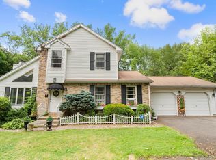 8 Kim Ln, Meriden, CT 06450