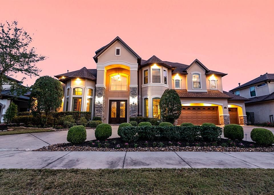 1st image of 707 Moss Hammock Way