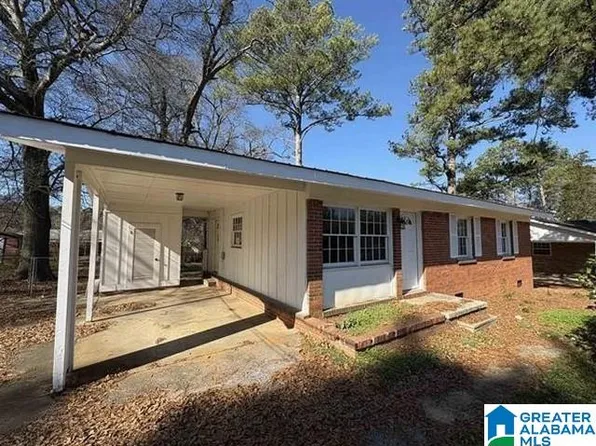 2838 Brooklane Dr, Bessemer, AL 35023