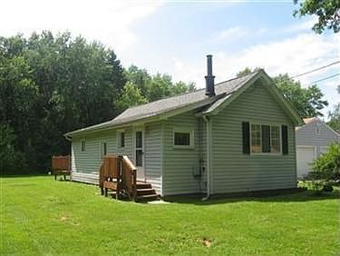 3rd image of 542 Elm Ct