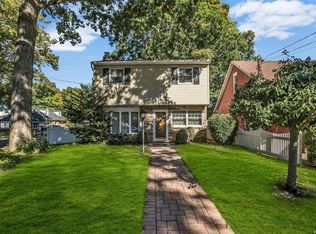 1879 Willis Ave, Merrick, NY 11566