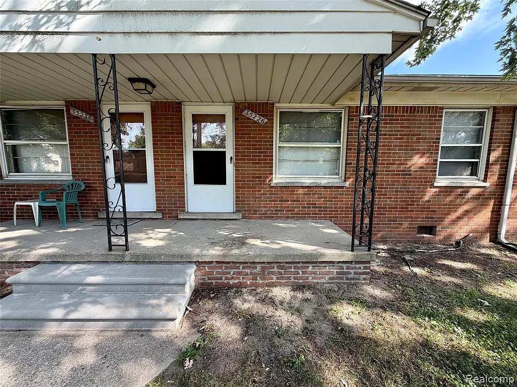 1 bed, 1.0 bath, 570 sqft, $1,099 — Photo 2