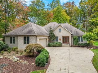 101 Fairway Dr, Cortland, OH