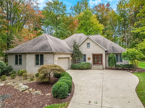 101 Fairway Dr, Cortland, OH 44410