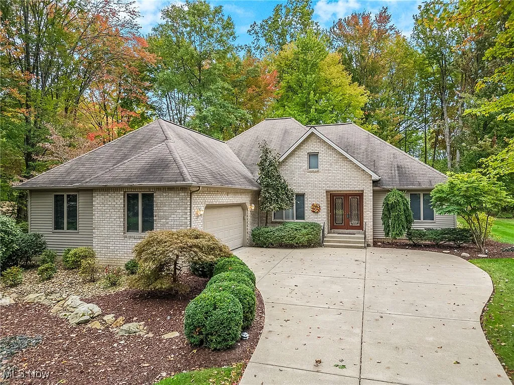 101 Fairway Dr photo 1