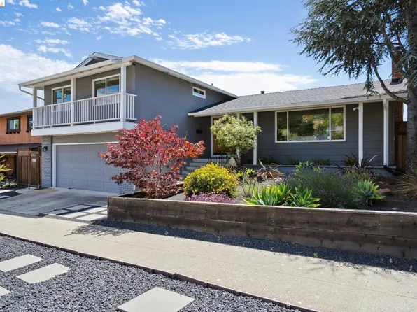 7627 Hansom Dr, Oakland, CA 94605