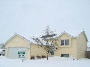 5234 7th Ave N, Grand Forks, ND 58203