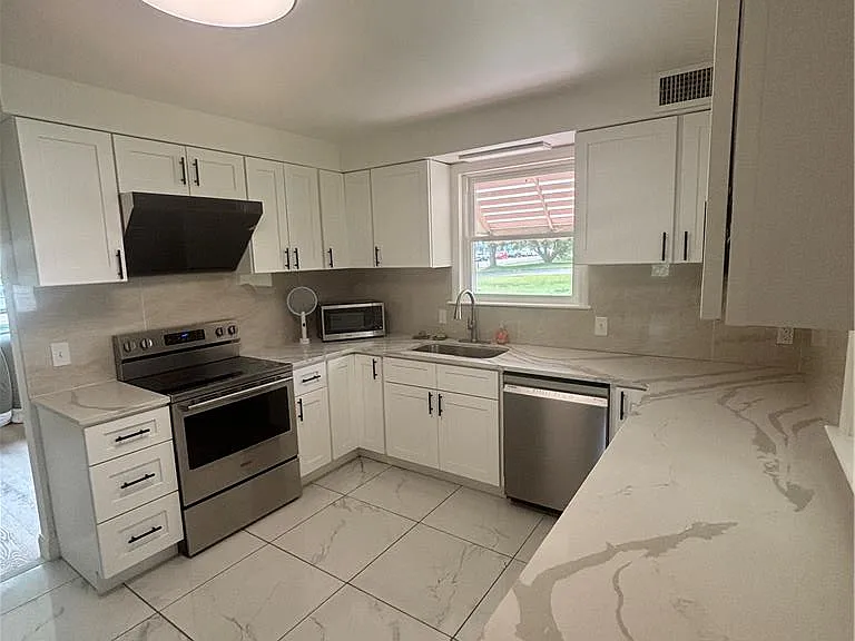 848 Hausman Rd — Photo 7