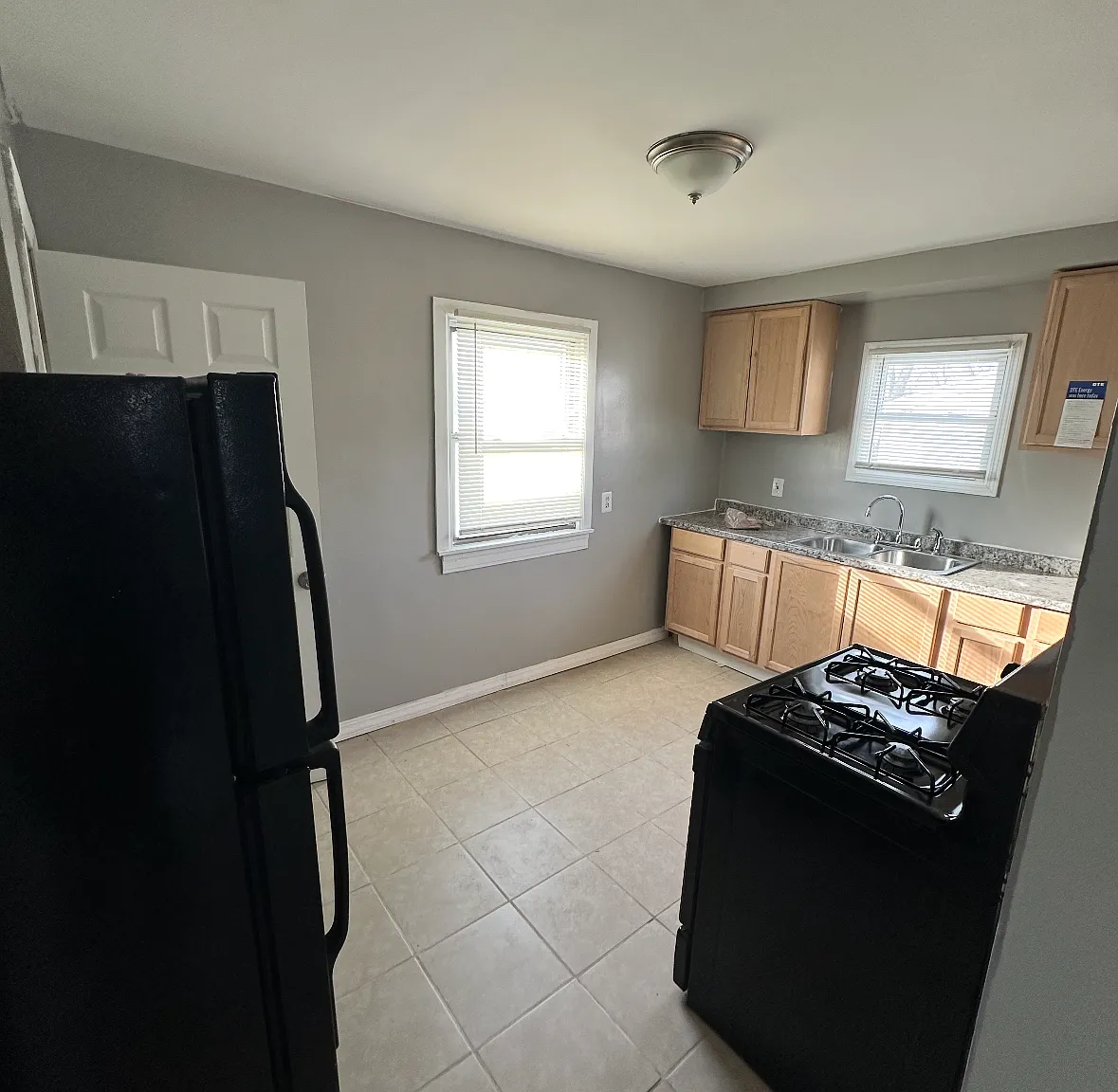 2 bed, 720 sqft, $1,000 — Photo 3
