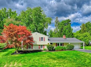 59 Arrowhead Ln, Penfield, NY 14526