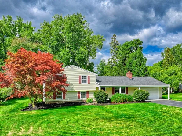 59 Arrowhead Ln, Penfield, NY 14526