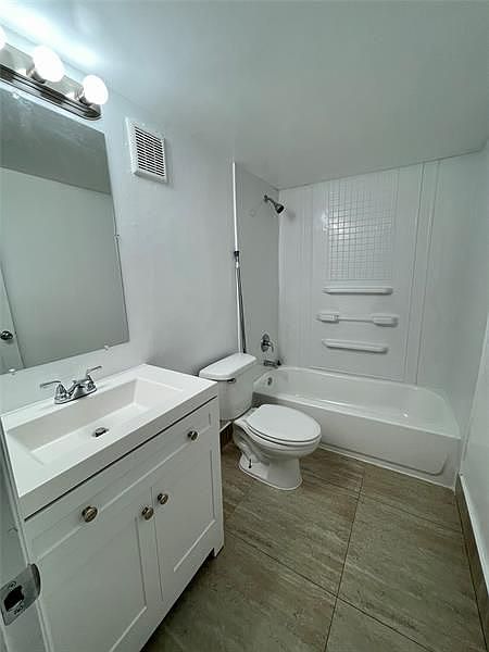 1st image of 601 NE 35th St #6