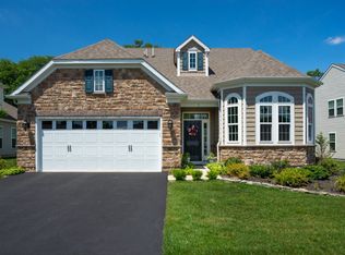 8 W Bonicelli Ct, Farmingdale, NJ 07727