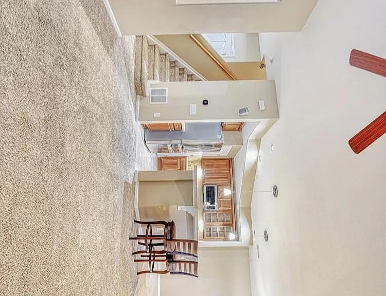 641 W Burgundy St #C — Photo 7