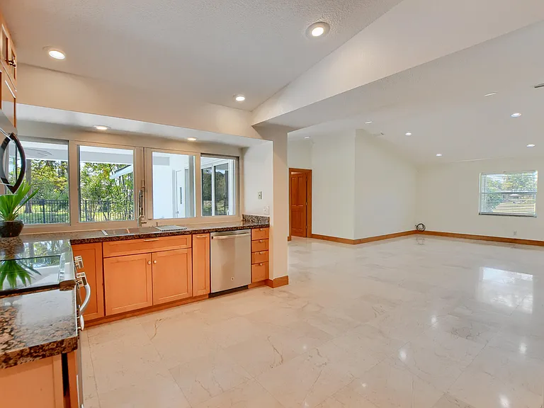 2334 NW Timbercreek Cir — Photo 8