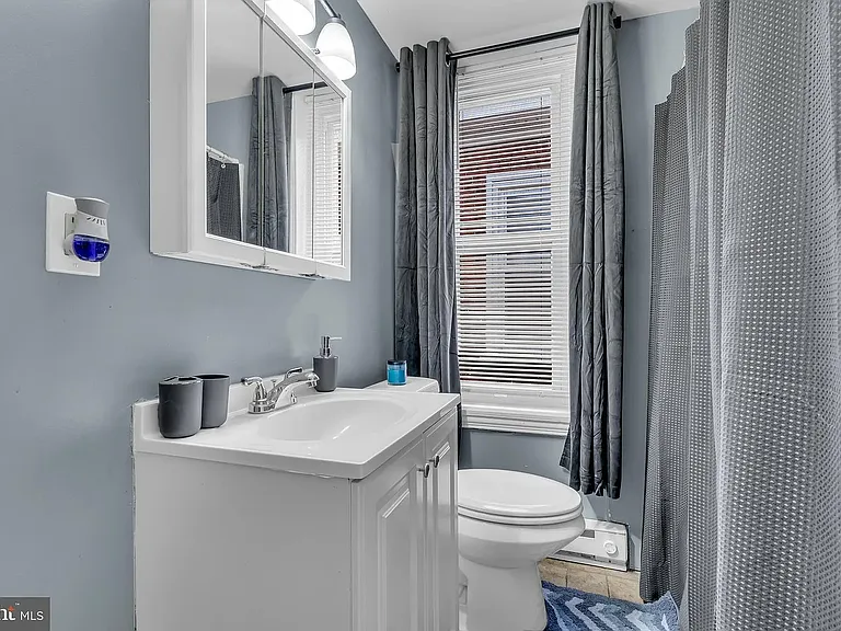 905 W Marshall St #2 — Photo 9