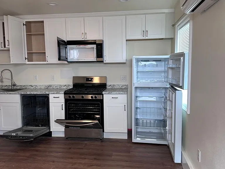 760 El Nido St — Photo 2