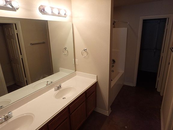 4th image of 2642 Westminster Dr