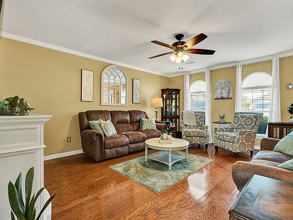 5th image of 1705 White Oak Ln