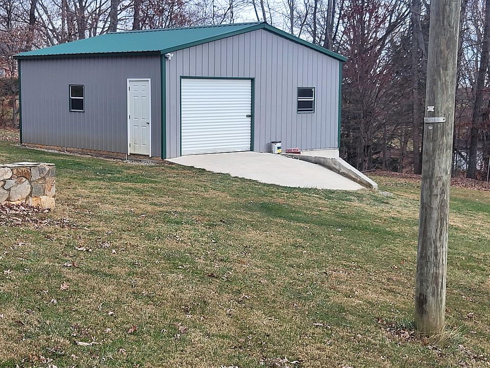 2nd image of 39 Foxfire Rd