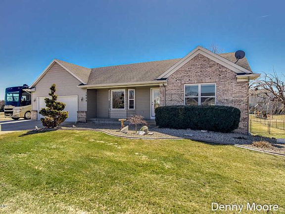 3rd image of 1804 Cooke Farms Dr