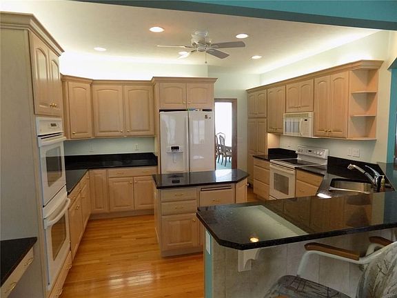 4th image of 5315 Dorchester Dr