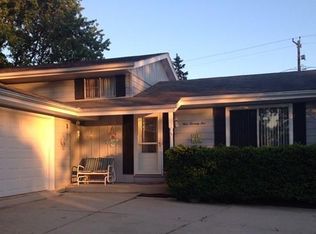 175 E Golden Ln, Oak Creek, WI 53154