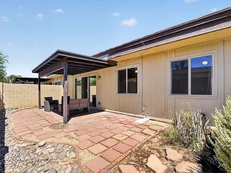 517 W Duke Dr — Photo 37