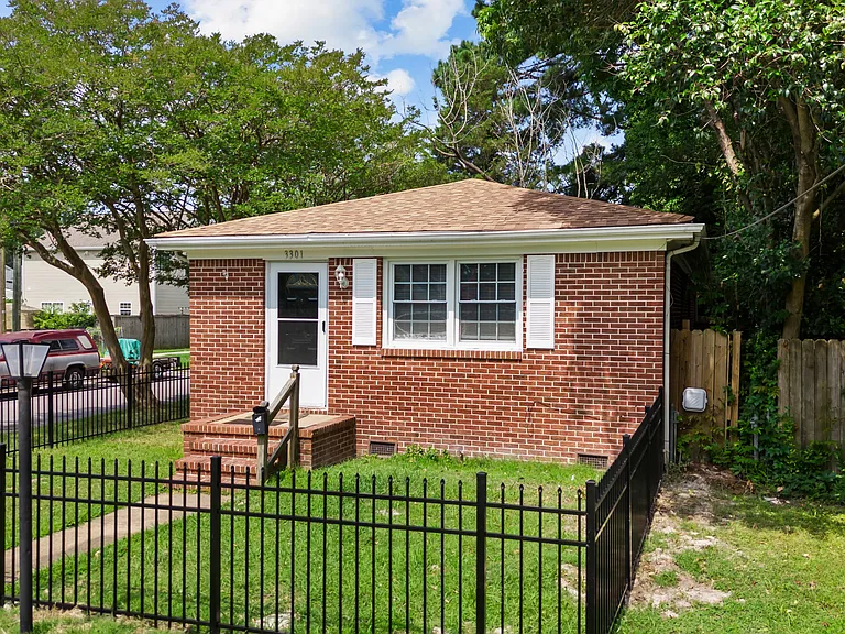 3301 Marne Ave — Photo 2