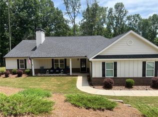 561 Oconee Ln, Commerce, GA 30529
