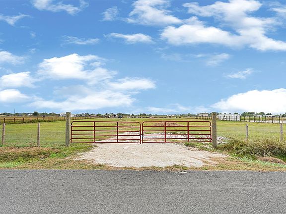 2nd image of 1813 County Road 610