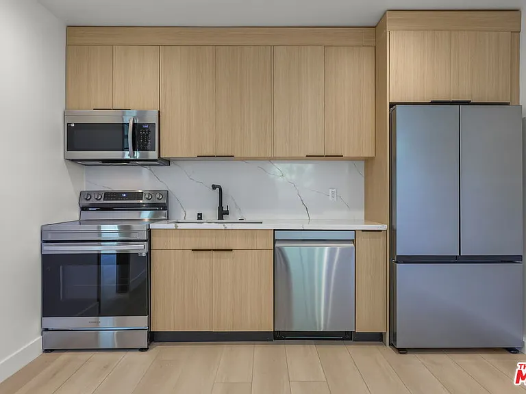 11010 Hortense St #1/4 — Photo 3