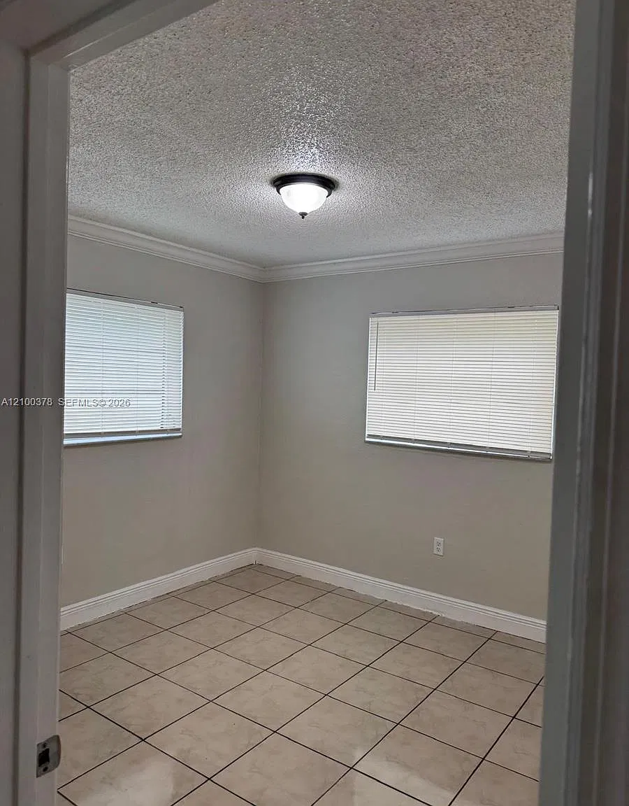 16118 NE 21st Ave — Photo 2