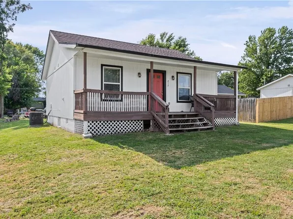 212 S Poplar St, Ottawa, KS 66067