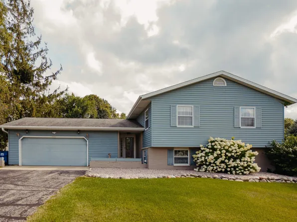 N7771 Ledgeview Springs Dr, Fond Du Lac, WI 54937