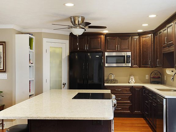 4th image of 3656 Oak Terrace Ct SE