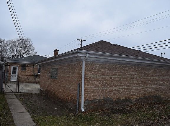 4th image of 7943 Kostner Ave