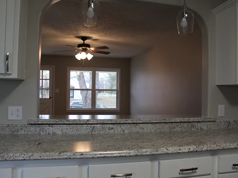 707 Elm Dr — Photo 2