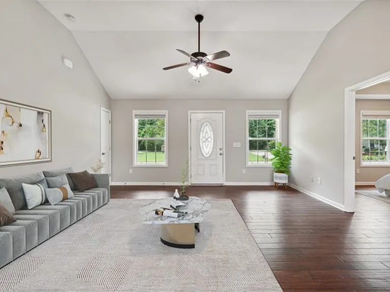 257 Williamsburg Cir — Photo 6