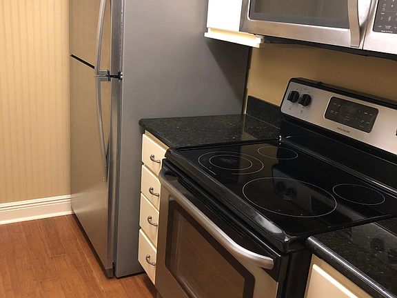 5th image of 2151 Johnston St #206