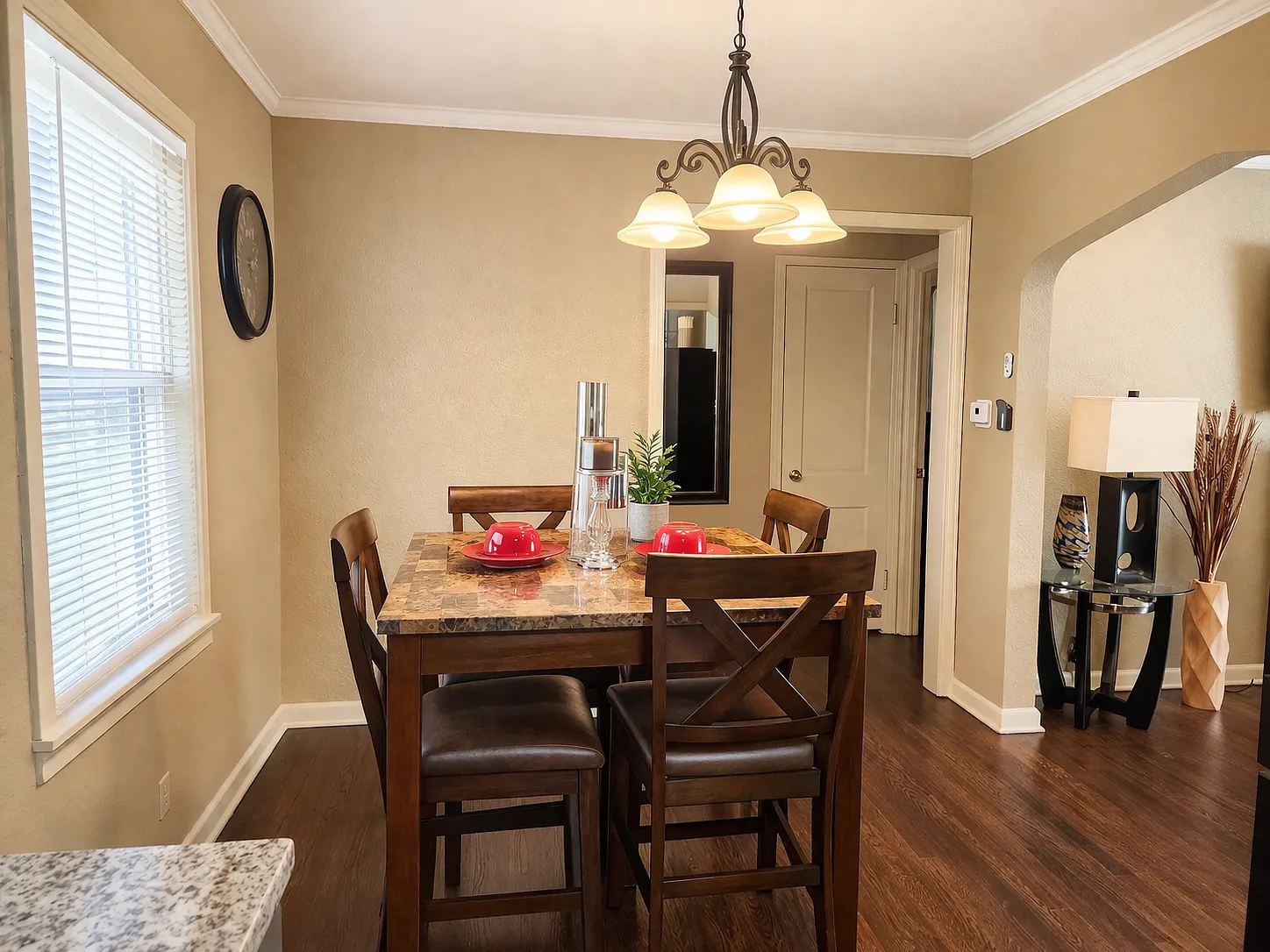 2 bed, 832 sqft, $1,750 — Photo 4