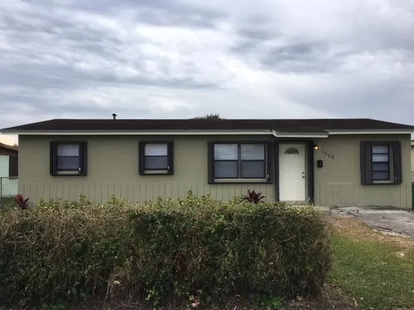 1568 Boone Ave, Pahokee, FL 33476