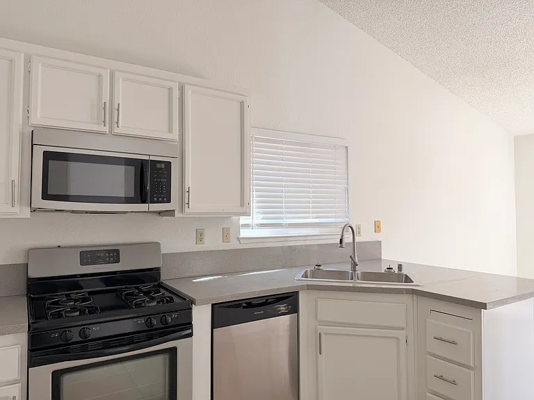 950 Spyglass Ct — Photo 3
