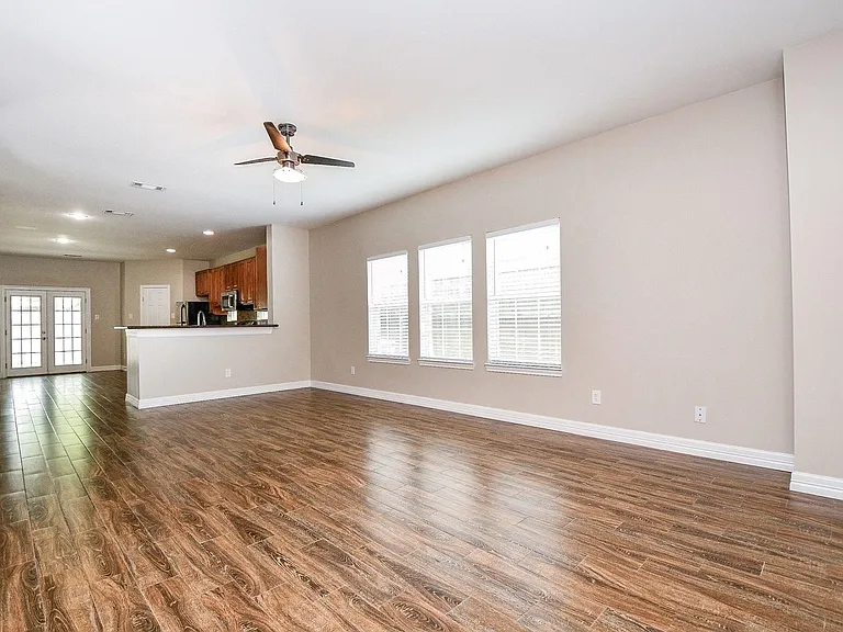 927 Grand Junction Dr — Photo 5