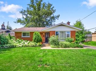 1252 Tompkins St #B, Ottawa, ON K2C 3B7