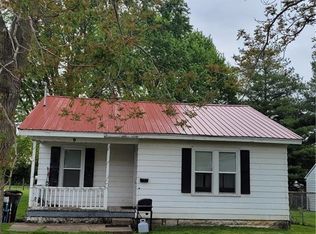 9 16th St, Charleston, IL 61920