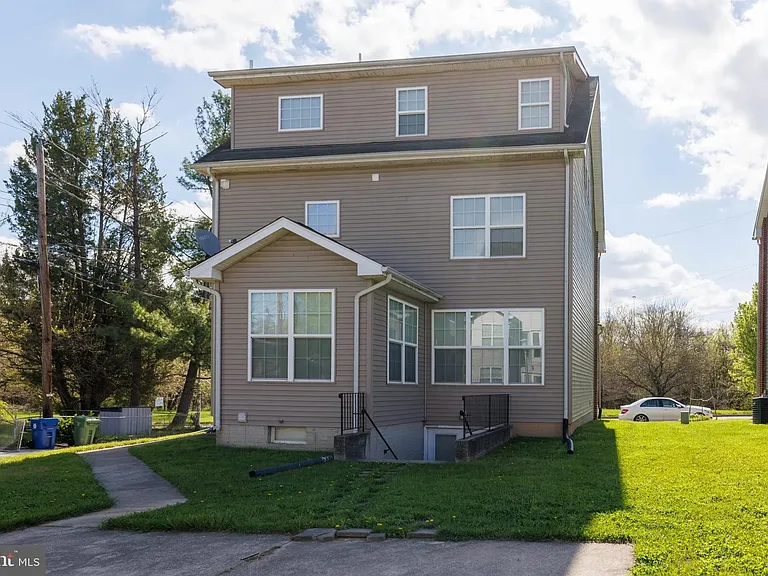 4704 Denview Way — Photo 33