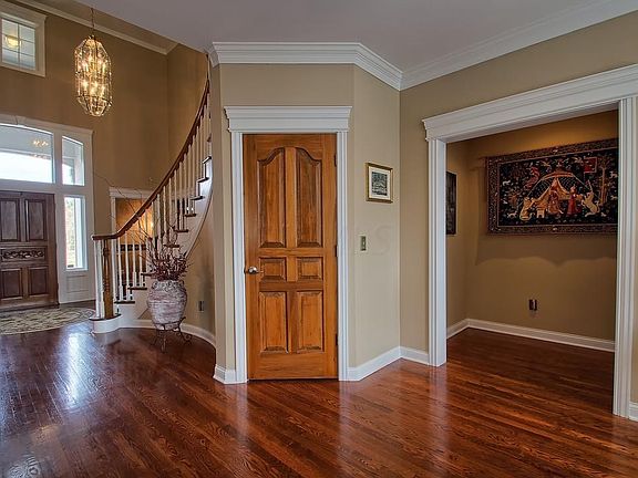 3rd image of 2033 Abbotsford Green Dr