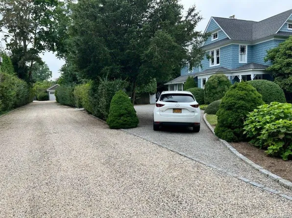 121 Elm St, Southampton, NY 11968