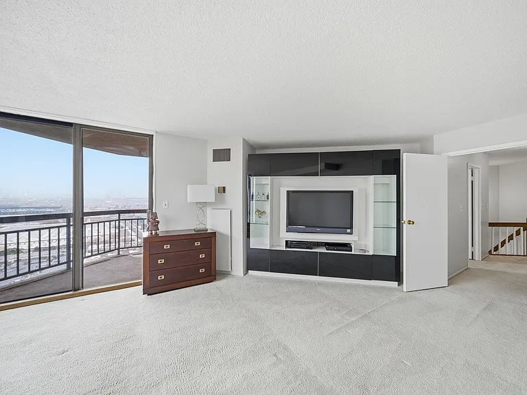 2103 Harmon Cove Tower #2103 — Photo 38